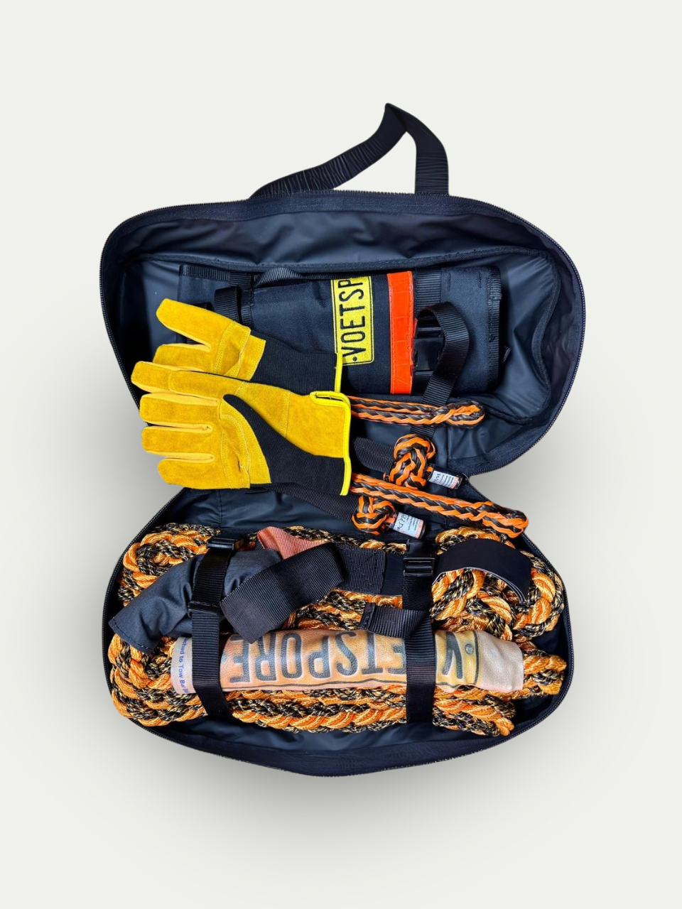 VS Essential Recovery Kit with kinetic rope, shackles, damper, gloves and bag